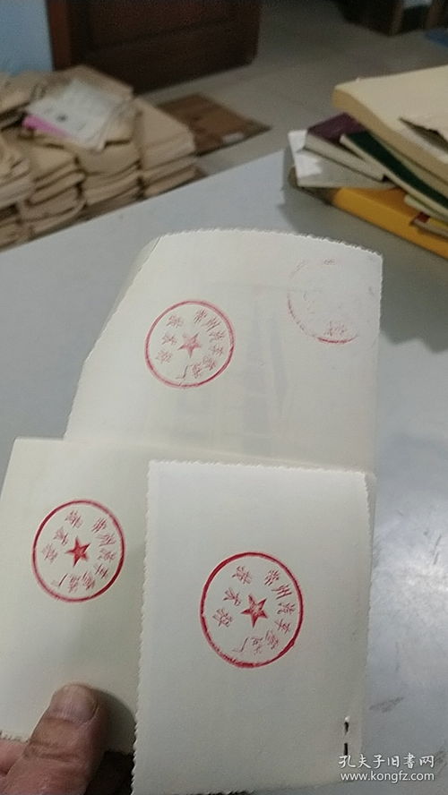 七十年代江蘇省常州汽車(chē)修造廠生產(chǎn)的 dllc牌大客車(chē) 出廠,整體造型,內(nèi)飾,3張老照片合售 車(chē)頂有行李盤(pán)架 每一枚照片都有常州汽車(chē)修造廠公章 檔案館級(jí)別的老照片藏品